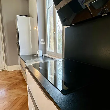 Splendide Bourgeois Avec Terrasse *