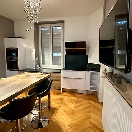 Splendide Bourgeois Avec Terrasse *