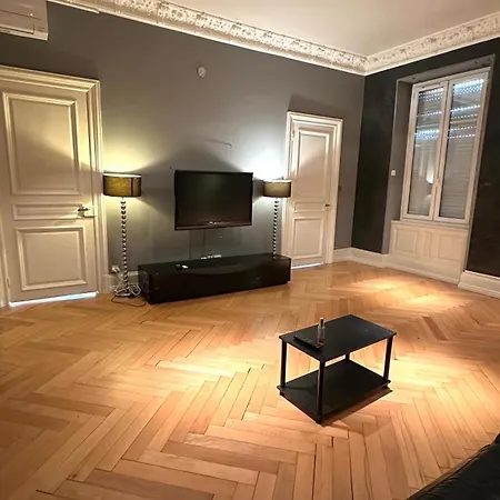 Appartement Splendide Bourgeois Avec Terrasse *